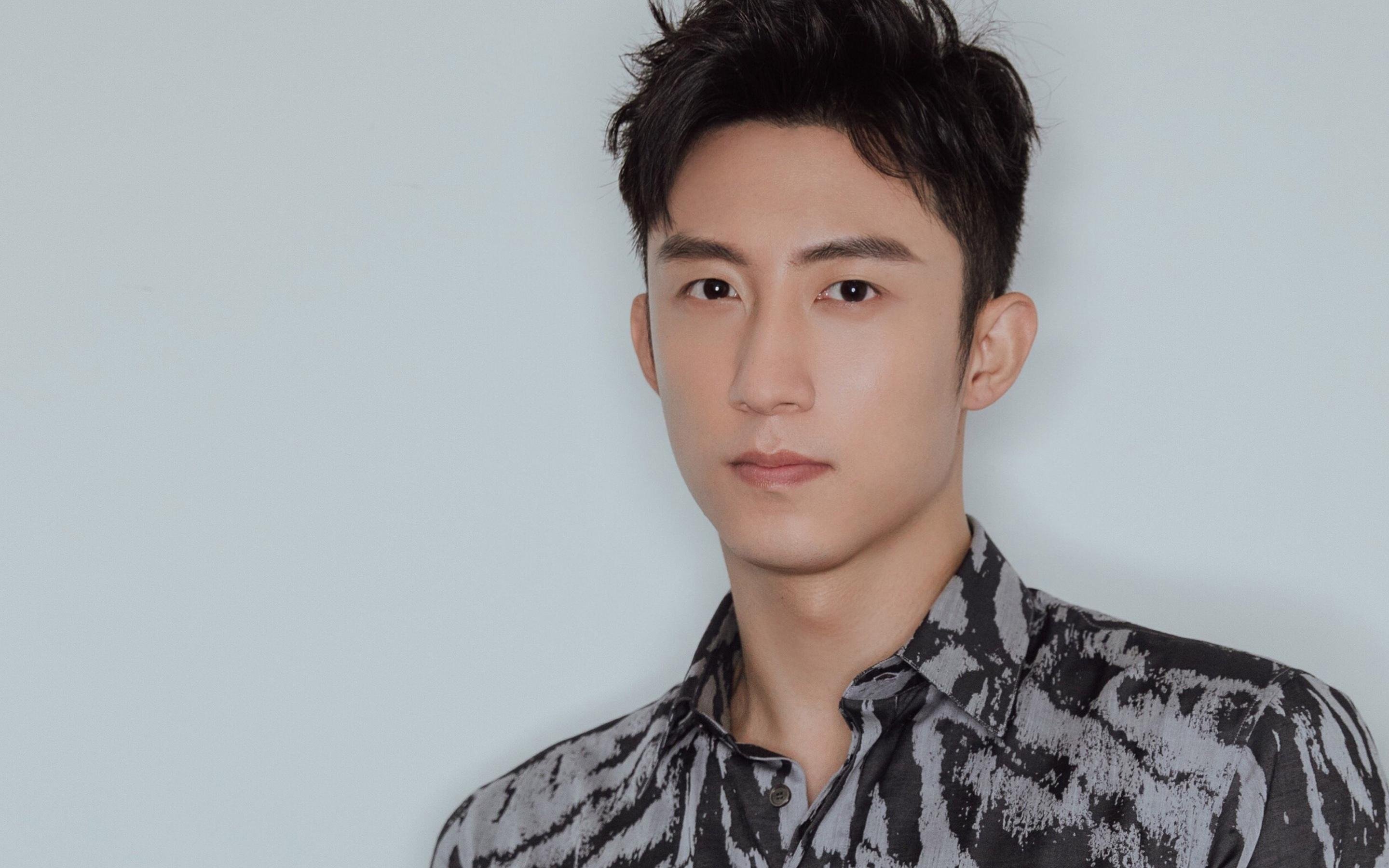 乐鱼电竞在线平台-_老鹰快攻突击，场面激烈精彩_，老鹰最快速度