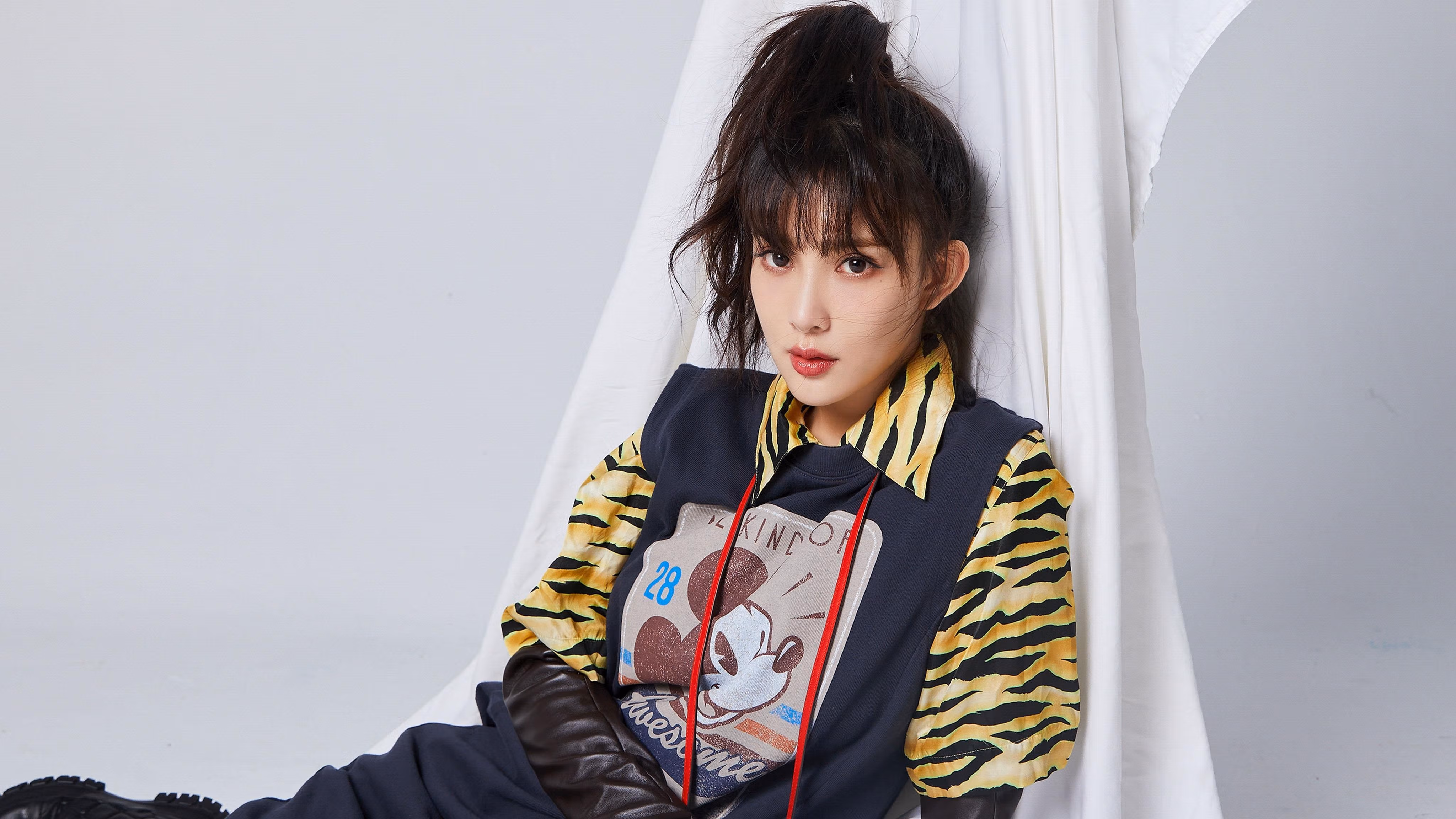 “年轻球员崭露头角获国家队青睐，期待新星闪耀”，足球国家队最年轻球员