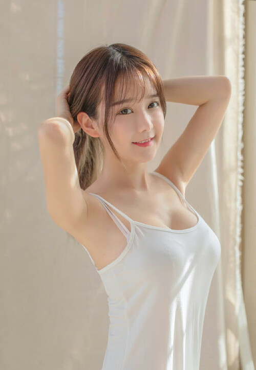 佛罗伦萨中场球员送出精准传球,帮助球队锁定胜局,佛罗伦萨足球